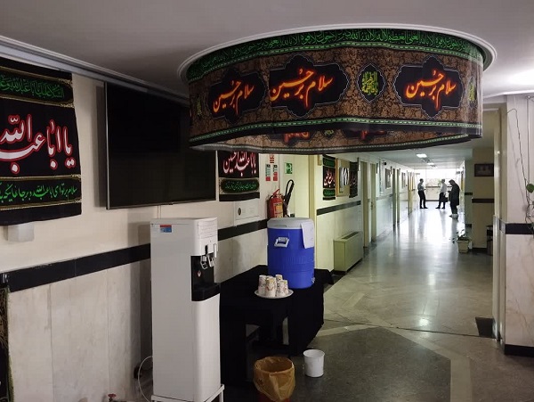 متبرک شدن فضای دانشکده مهندسی مکانیک با پرچم های عزای حسینی