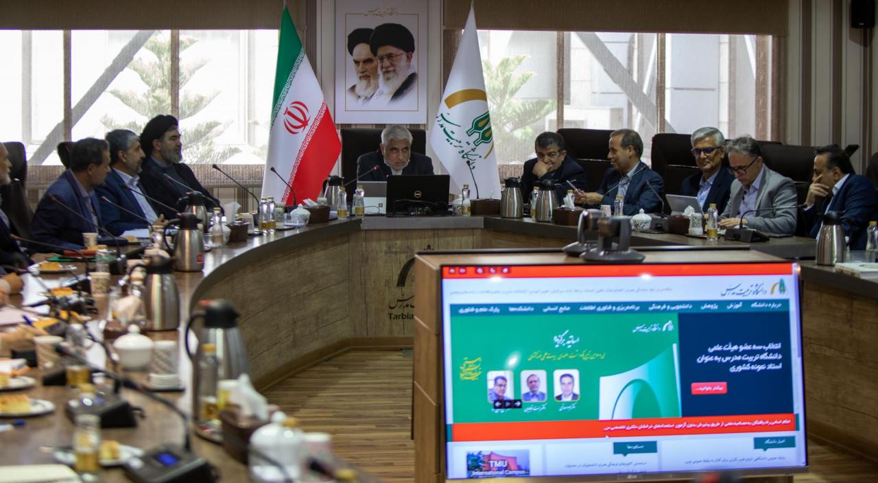 ارائه گزارش فعالیت های دانشکده علوم انسانی در نشست شورای دانشگاه